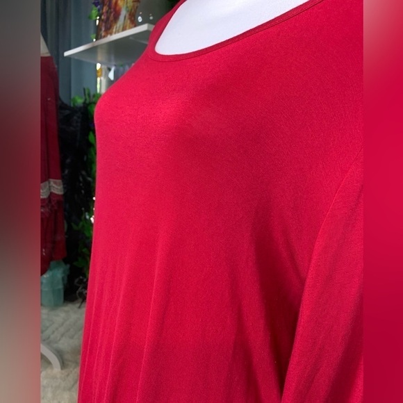 Elegant Red Midi Dress with Lace Trim - Picture 4 of 12